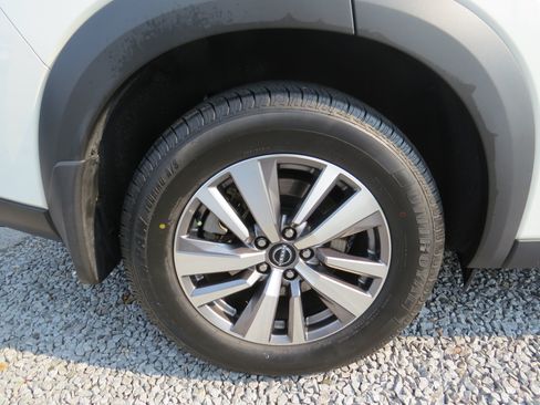 Used 2023 Nissan Pathfinder SL AWD/4WD image 12