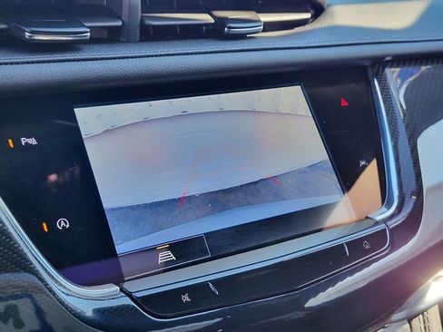 Used 2024 Cadillac XT6 Sport image 21