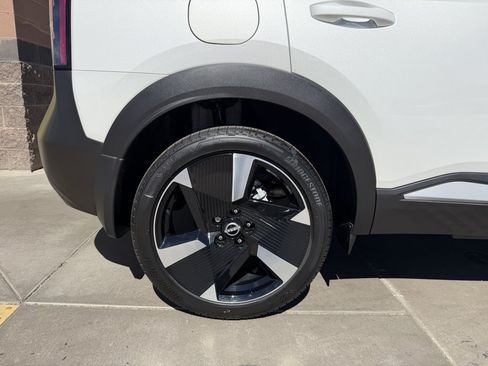 Used 2025 Nissan Kicks SR AWD/4WD image 15