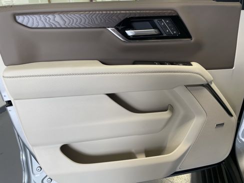 New 2026 GMC Yukon XL Denali w/ Denali Reserve Package image 15