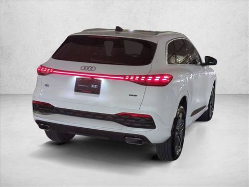 Certified 2025 Audi Q5 Premium Plus w/ Premium Plus image 5