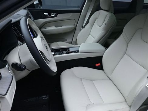 Used 2025 Volvo XC60 B5 Plus w/ Protection Package Premier image 18