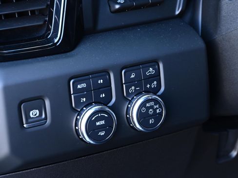 Used 2024 GMC Sierra 2500 AT4 w/ AT4 Premium Plus Package image 28