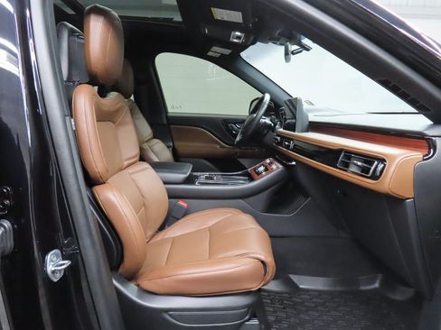 Used 2023 Lincoln Aviator Reserve w/ Equipment Group 201A image 28