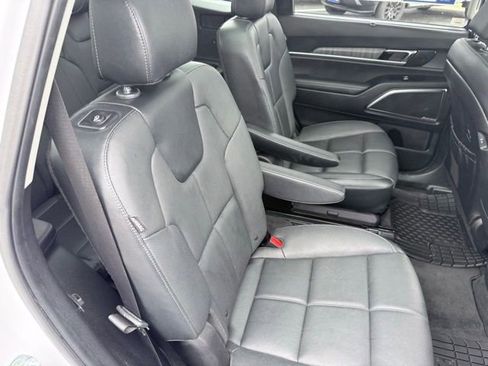 Used 2024 Kia Telluride SX w/ Towing Package image 12