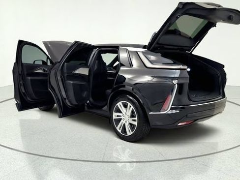 Used 2024 Cadillac Lyriq Tech AWD/4WD image 16