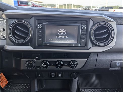 Used 2018 Toyota Tacoma SR5 AWD/4WD image 30