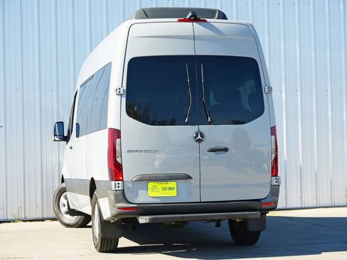 Used 2022 Mercedes-Benz Sprinter 1500 image 6