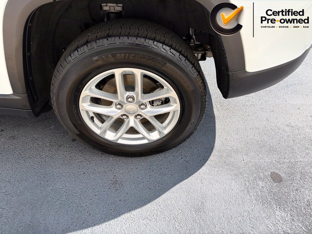 Certified 2024 Jeep Grand Cherokee Laredo X AWD/4WD image 15