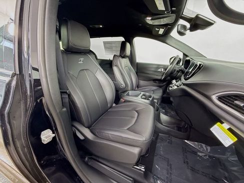 New 2026 Chrysler Pacifica Select w/ S Appearance Package FWD image 28