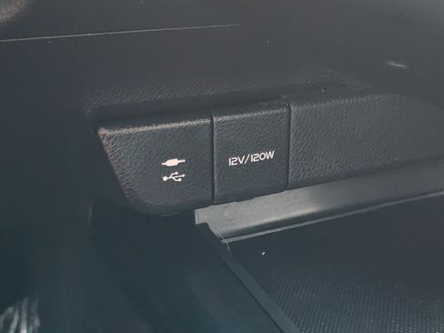 Used 2018 Toyota Camry SE FWD image 14