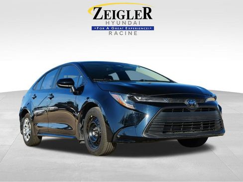 Used 2025 Toyota Corolla LE image 1