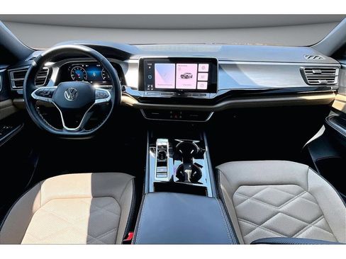Used 2024 Volkswagen Atlas Cross Sport SE FWD image 10