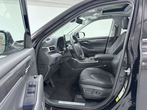 Used 2021 Toyota Highlander Limited AWD/4WD image 13