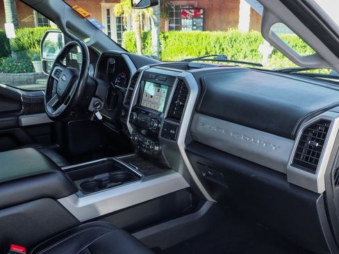 Used 2019 Ford F250 Lariat w/ Lariat Value Package image 47