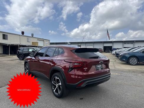 Used 2024 Chevrolet Trax RS w/ Sunroof Package image 4