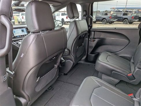 New 2026 Chrysler Pacifica Select image 25