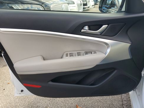 Used 2023 Genesis G70 2.0T image 16