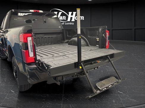 Used 2025 Ford F250 Platinum AWD/4WD image 31