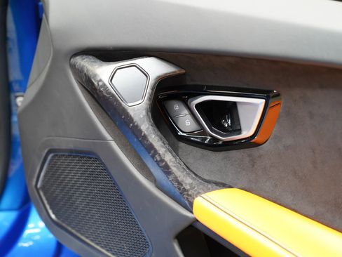 Used 2020 Lamborghini Huracan EVO RWD image 55