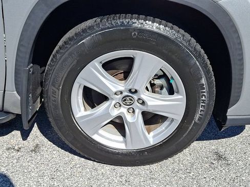 Used 2020 Toyota Highlander LE AWD/4WD image 8