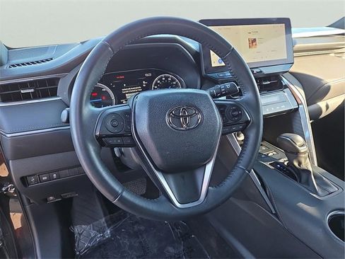 Used 2023 Toyota Venza image 13