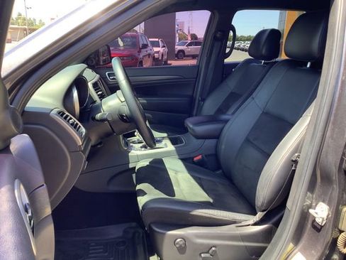 Used 2018 Jeep Grand Cherokee Altitude AWD/4WD image 8