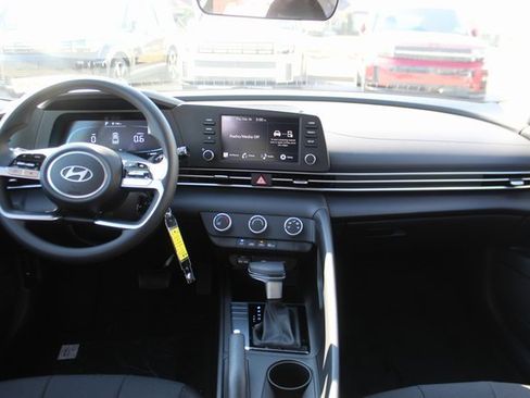 New 2026 Hyundai Elantra SE image 10