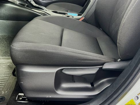 Certified 2025 Toyota Corolla LE image 18