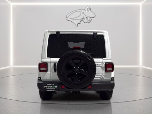Used 2023 Jeep Wrangler Unlimited Sahara AWD/4WD image 4