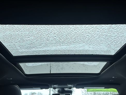 New 2026 Chrysler Pacifica Limited w/ Uconnect Theater Family Group image 18