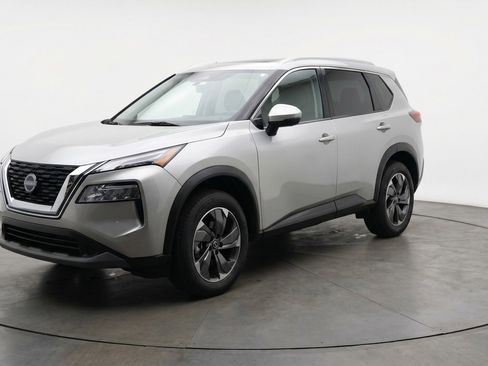 Used 2025 Nissan Rogue SV FWD image 2