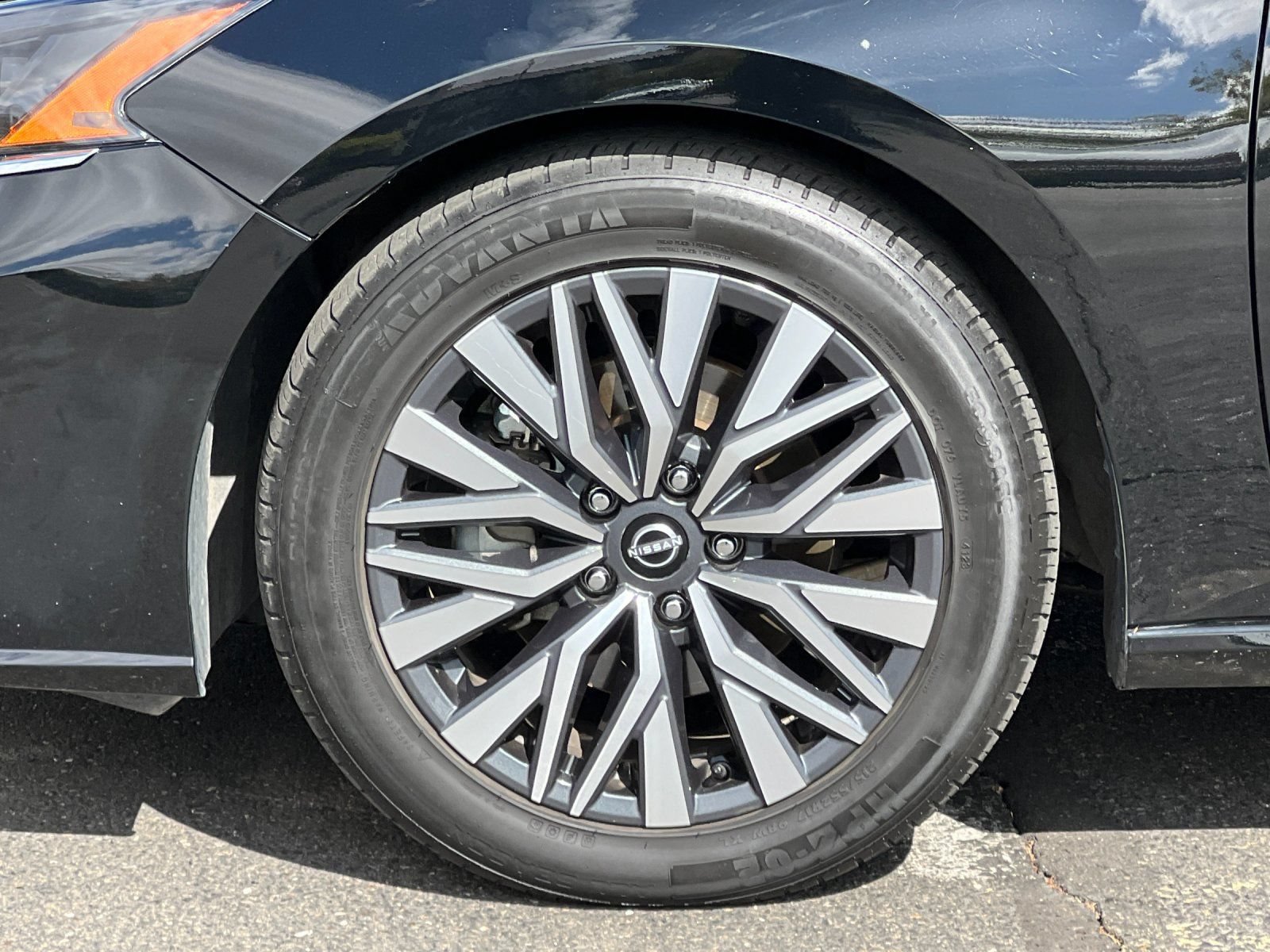 Used 2024 Nissan Altima 2.5 SV FWD image 23