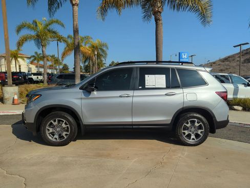 Used 2023 Honda Passport TrailSport image 2
