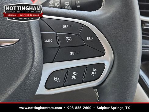 Used 2023 Chrysler Pacifica Touring-L FWD image 18
