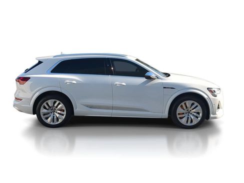 Used 2023 Audi e-tron S Premium Plus image 9