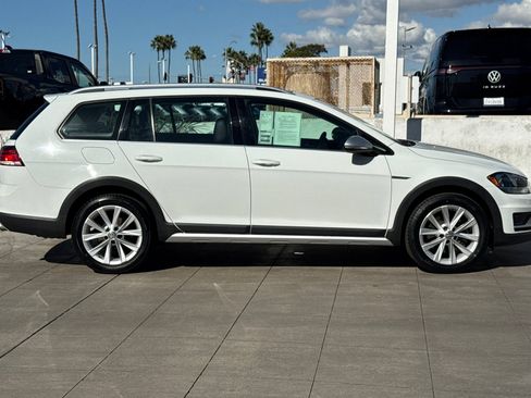 Certified 2019 Volkswagen Golf Alltrack SE image 4