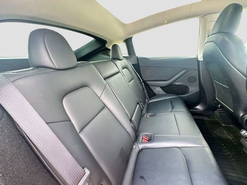 Used 2024 Tesla Model Y Long Range AWD/4WD image 26