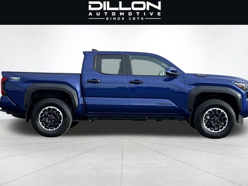 Used 2025 Toyota Tacoma TRD Off-Road w/ TRD Off Road Premium Package AWD/4WD image 3