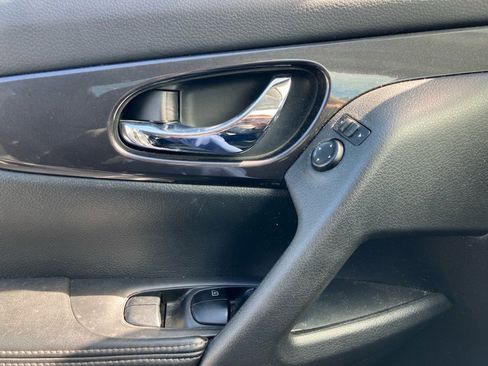 Used 2020 Nissan Rogue S w/ Special Edition Package image 35