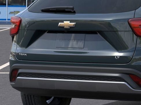 New 2026 Chevrolet Trax LT w/ LT Convenience Package FWD image 14