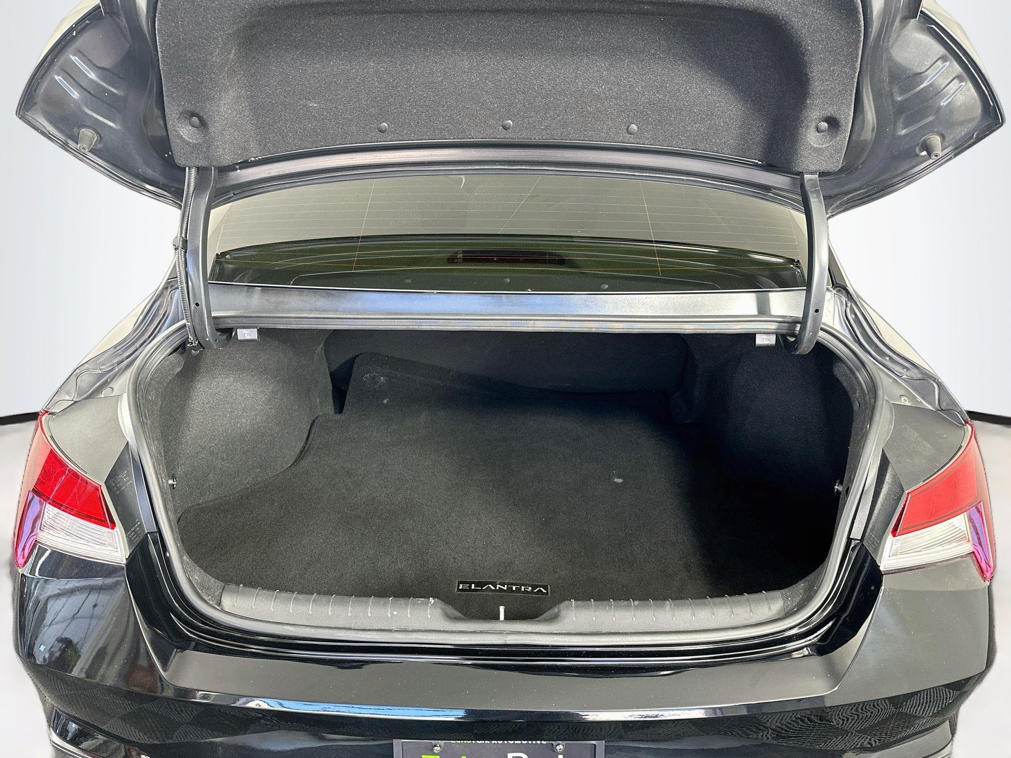 Used 2023 Hyundai Elantra SEL w/ Cargo Package FWD image 28