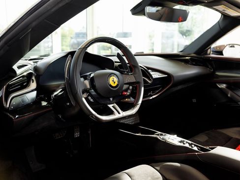 Used 2022 Ferrari SF90 Spider image 25