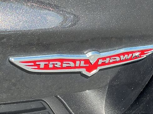 Used 2019 Jeep Grand Cherokee Trailhawk AWD/4WD image 28