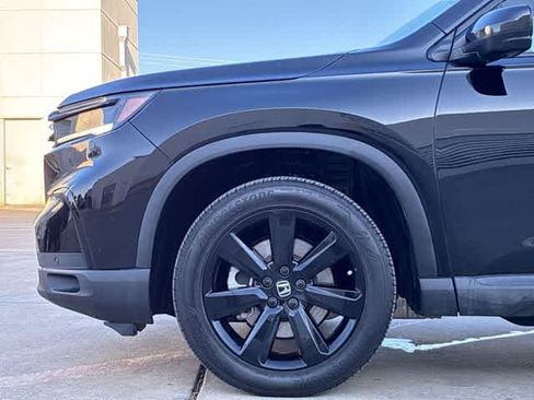 Certified 2025 Honda Pilot Black Edition image 14