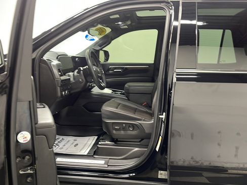 Used 2025 Chevrolet Tahoe High Country AWD/4WD image 2