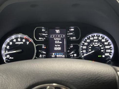 Used 2018 Toyota Tundra Limited w/ Limited Premium Package AWD/4WD image 16