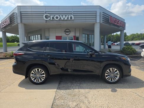 Used 2026 Toyota Highlander Platinum AWD/4WD image 2