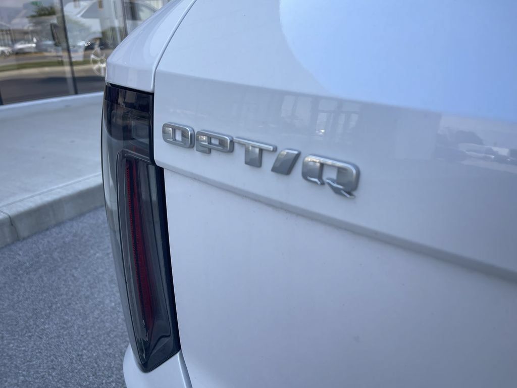 Used 2025 Cadillac Optiq Luxury 2 w/ LPO, Floor Liner Package AWD/4WD image 3