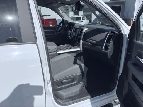 Used 2020 RAM 1500 Classic SLT w/ Luxury Group image 6